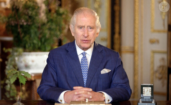 D'après elle, le roi devrait se ménager malgré tout. Un conseil qu'il ne semble pas encore apte à suivre...
Première vidéo publique du roi Charles III depuis l'annonce de son cancer, diffusée lors du Commonwealth Day à Westminster. 