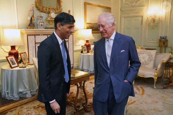 Le roi Charles III d'Angleterre, rencontre le Premier ministre britannique Rishi Sunak pour sa première audience en personne depuis le diagnostic de cancer du roi, au palais de Buckingham, à Londres, Royaume-Uni, le 21 février 2024. 