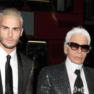 Originaire de Marignane dans le sud de la France, il fut repéré par Karl Lagerfeld
Karl Lagerfeld et Baptiste Giabiconi (blond platine) - Arrivée des people au vernissage de l'exposition "Mademoiselle Privé" à la Galerie Saatchi à Londres, le 12 octobre 2015. 