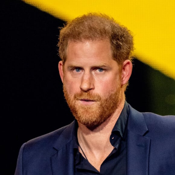  La même source a déclaré au Mirror : "Les avions étaient affrétés. Il n'y avait que les membres de la famille royale et leur entourage. Ils ne volaient pas avec d'autres passagers."
Le prince Harry Duc de Sussex lors de la cérémonie de clôture des Invictus Games 2023 à Dusseldorf le 16 septembre 2023