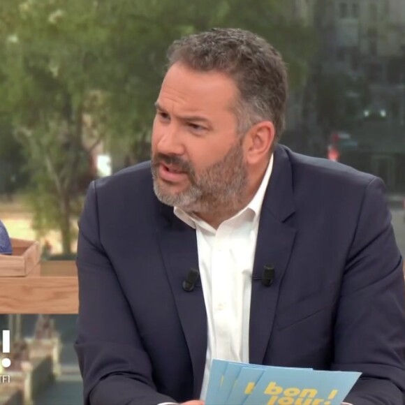 Un seul manquait à l'appel...
Bruce Toussaint sur le plateau de "Bonjour !"
