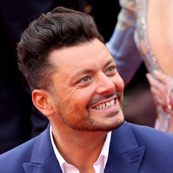 Kev Adams - Montée des marches du film « Le deuxième acte » pour la cérémonie d’ouverture du 77ème Festival International du Film de Cannes, au Palais des Festivals à Cannes. Le 14 mai 2024 © Jacovides / Moreau / Bestimage