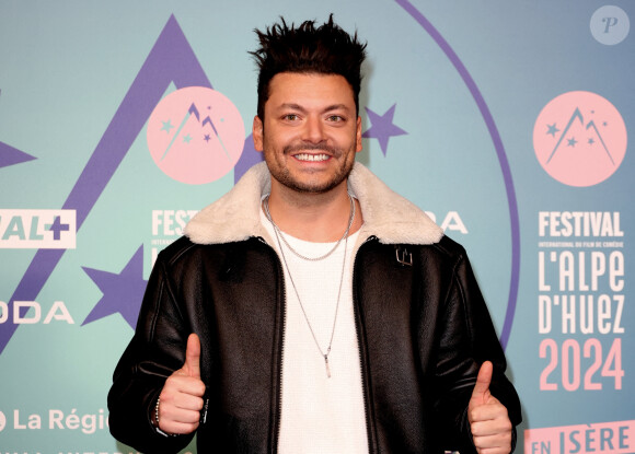 Kev Adams - Arrivées à la cérémonie d'ouverture du 27ème Festival International du Film de Comédie de l'Alpe d'Huez le 15 janvier 2024. © Dominique Jacovides/Bestimage 