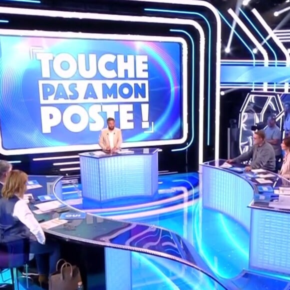 Une chroniqueuse de "TPMP" dans une "galère noire"
L'équipe de "Touche pas à mon poste"