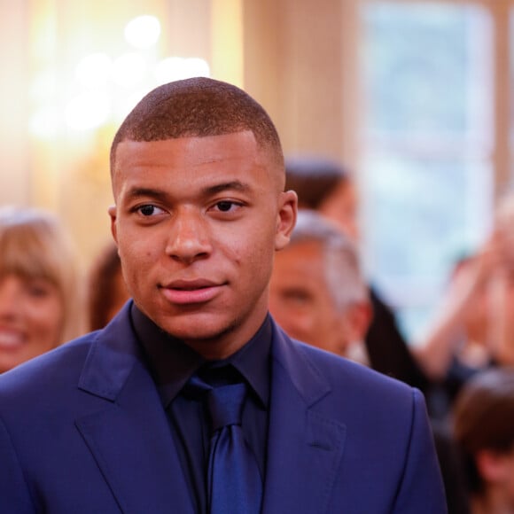 Kylian Mbappé a invité près de 250 personnes pour cette soirée

Kylian Mbappé - Le président de la République lors de la décoration des joueurs de l'équipe de France de football (Légion d'Honneur) au palais de l'Elysée à Paris le 4 juin 2019. © Hamilton / Pool / Bestimage