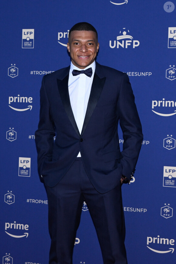 Kylian Mbappé fête ses adieux au PSG

Kylian Mbappé - Photocall de la 32ème cérémonie des "Trophées UNFP du football" au Pavillon d'Armenonville à Paris.