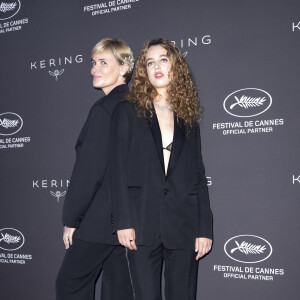 Heureusement, la jeune fille ne s'est pas laissée impressionner !
Judith Godrèche et sa fille Tess Barthélemy - Photocall du dîner "Women in Motion" par le groupe Kering, Place de la Castre, lors du 77ème Festival International du Film de Cannes le 19 mai 2024. © Olivier Borde/Bestimage 