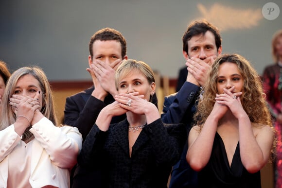 Noé Boon, Judith Godrèche, Richard Sears, Tess Barthélemy, Rokhaya Diallo - Montée des marches du film " Furiosa : A Mad Max Saga " lors du 77ème Festival International du Film de Cannes, au Palais des Festivals à Cannes. Le 15 mai 2024 © Jacovides-Moreau / Bestimage 