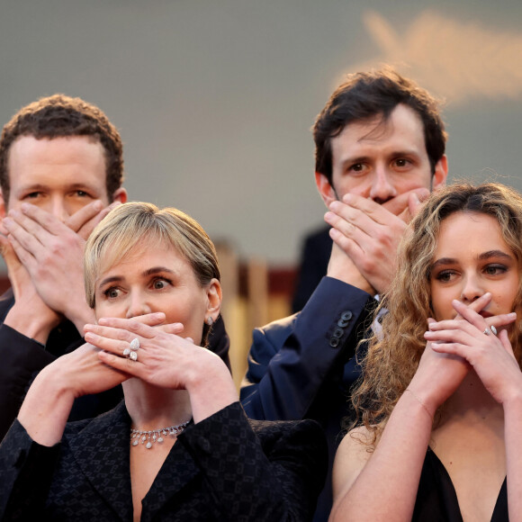 Noé Boon, Judith Godrèche, Richard Sears, Tess Barthélemy, Rokhaya Diallo - Montée des marches du film " Furiosa : A Mad Max Saga " lors du 77ème Festival International du Film de Cannes, au Palais des Festivals à Cannes. Le 15 mai 2024 © Jacovides-Moreau / Bestimage 