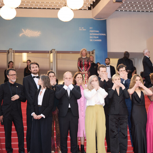 Noé Boon, Richard Sears, Judith Godrèche, Tess Barthélemy, Rokhaya Diallo - Montée des marches du film " Furiosa : A Mad Max Saga " lors du 77ème Festival International du Film de Cannes, au Palais des Festivals à Cannes. Le 15 mai 2024 © Jacovides-Moreau / Bestimage 