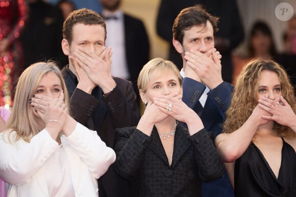 Noé Boon, Richard Sears, Judith Godrèche, Tess Barthélemy - Montée des marches du film " Furiosa : A Mad Max Saga " lors du 77ème Festival International du Film de Cannes, au Palais des Festivals à Cannes. Le 15 mai 2024 © Jacovides-Moreau / Bestimage 