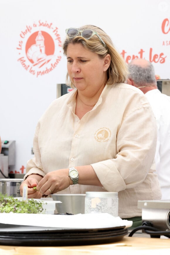 Elle en a fait du chemin en plus de 10 ans.
Les Chefs à Saint-Tropez fêtent les producteurs - Démonstration culinaire avec La Cheffe Stéphanie Le Quellec - TopChef 2024, le 6 mai 2024, place des Lices à Saint-Tropez. © Jean-Marc Lhomer/Bestimage