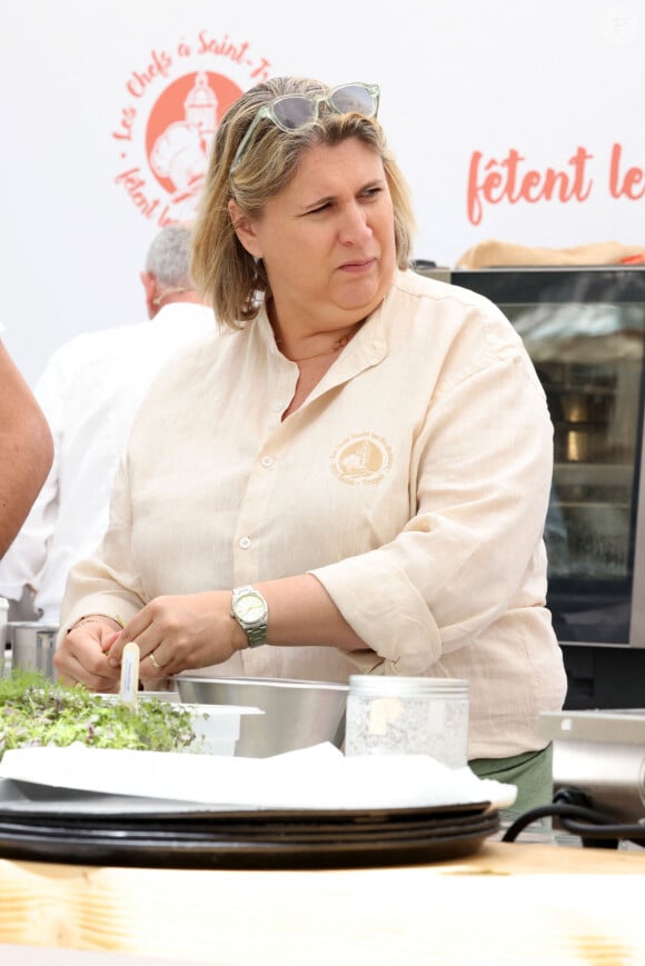 Les Chefs à Saint-Tropez fêtent les producteurs - Démonstration culinaire avec La Cheffe Stéphanie Le Quellec - TopChef 2024, le 6 mai 2024, place des Lices à Saint-Tropez. © Jean-Marc Lhomer/Bestimage