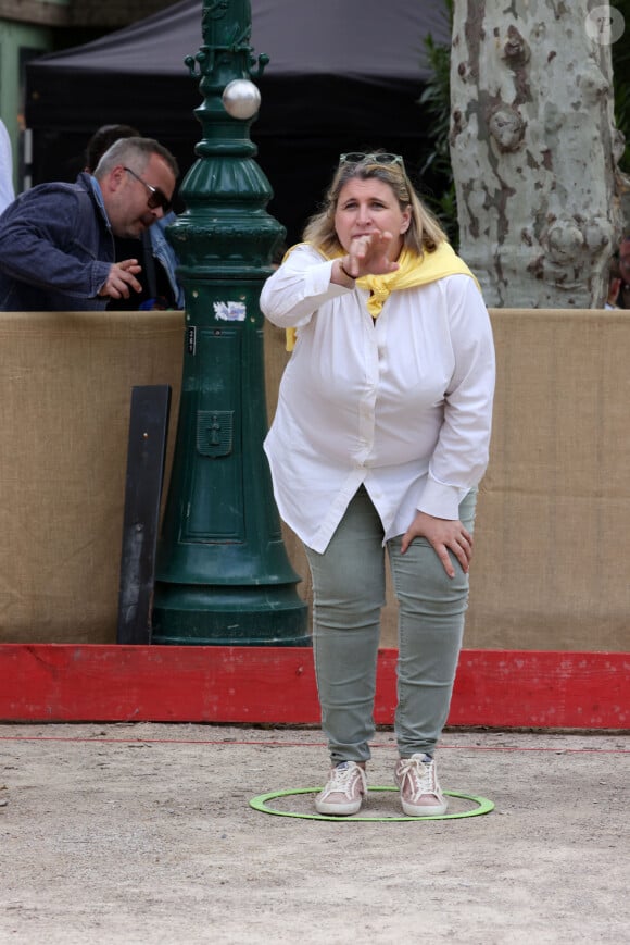 Surtout que, de son côté, elle ne fait pas de la grande cuisine lorsqu'elle reçoit !
La Cheffe Stéphanie Le Quellec , place des Lices à Saint-Tropez lors de la Pétanques des Chefs. - 4ème édition "Les Chefs à Saint-Tropez fêtent les Producteurs" sur la place des Lices à Saint-Tropez le 5 mai 2024. © Jean-Marc Lhomer/Bestimage