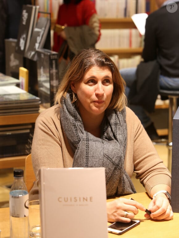 Exclusif - La chef doublement étoilée Stéphanie Le Quellec au Bon Marché Rive Gauche le samedi 14 décembre de 16h30 à 18h pour une séance de dédicace à l'occasion de la sortie de son dernier livre Cuisine.  © J Rebboah / Panoramic / Bestimage