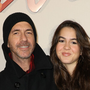 Calogero avec sa fille Nina à l'avant-première mondiale du film Napoléon, le 14 novembre 2023. © Coadic Guirec / Bestimage