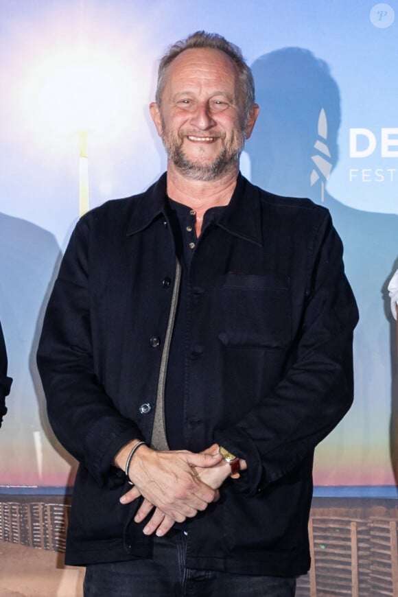 Benoît Poelvoorde au photocall de "Comment je suis devenu un super-héros" lors du 46ème Festival du Cinéma Américain de Deauville, le 13 septembre 2020. © Olivier Borde/Bestimage 