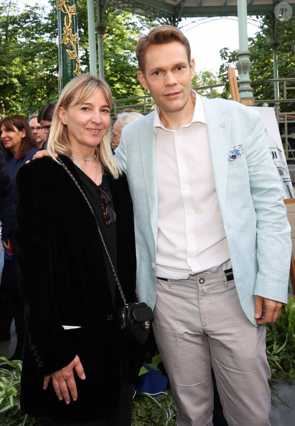 Des cérémonies et inaugurations auxquels ses enfants, dont Katia et Nicolas, ont participé
Katia Aznavour et Nicolas Aznavour - Inauguration du Jardin "Charles Aznavour", Avenue des Champs-Elysées à Paris à l'occasion du Centième anniversaire de sa naissance, le 22 mai 2024. © Coadic Guirec/Bestimage