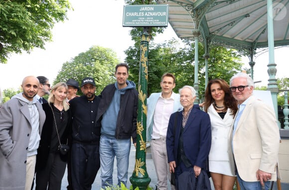 Mehdi Idir, Jean-Rachid, Grand Corps Malade, Gérard Davoust, Nicolas Aznavour, avec sa femme Kristina et - Inauguration du Jardin "Charles Aznavour", Avenue des Champs-Elysées à Paris à l'occasion du Centième anniversaire de sa naissance, le 22 mai 2024. © Coadic Guirec/Bestimage 