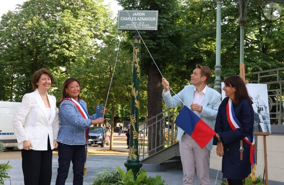 Des rues de plusieurs villes de France ont hérité de son nom
Hasmik Tolmajian, Jeanne d'Hauteserre, Nicolas Aznavour et Anne Hidalgo - Inauguration du Jardin "Charles Aznavour", Avenue des Champs-Elysées à Paris à l'occasion du Centième anniversaire de sa naissance, le 22 mai 2024. © Coadic Guirec/Bestimage