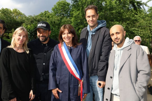 Katia Aznavour, Jean-Rachid, Anne Hidalgo, Grand Corps Malade et Mehdi Idir - Inauguration du Jardin "Charles Aznavour", Avenue des Champs-Elysées à Paris à l'occasion du Centième anniversaire de sa naissance, le 22 mai 2024. © Coadic Guirec/Bestimage 