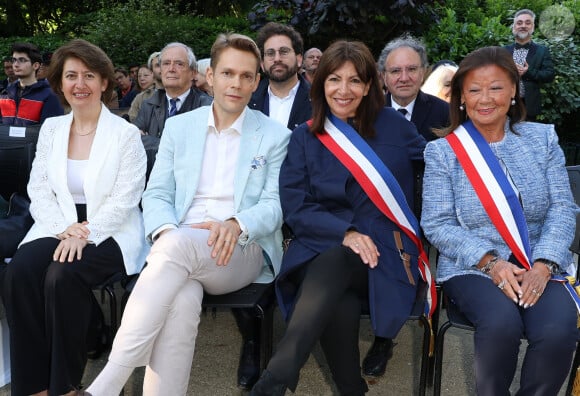 Hasmik Tolmajian, Nicolas Aznavour, Anne Hidalgo et Jeanne d'Hauteserre - Inauguration du Jardin "Charles Aznavour", Avenue des Champs-Elysées à Paris à l'occasion du Centième anniversaire de sa naissance, le 22 mai 2024. © Coadic Guirec/Bestimage 