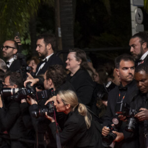 Carole Bouquet et sa petite-fille Darya Rassam - Descente des marches du film " Le comte de Monte-Cristo " lors du 77ème Festival International du Film de Cannes, au Palais des Festivals à Cannes. Le 22 mai 2024 © Olivier Borde / Bestimage 