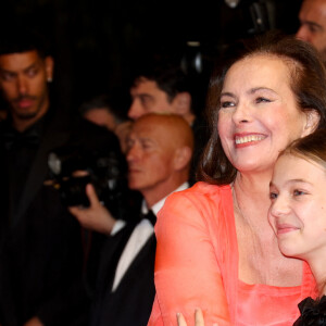 Carole Bouquet et sa petite-fille Darya Rassam - Descente des marches du film " Le comte de Monte-Cristo " lors du 77ème Festival International du Film de Cannes, au Palais des Festivals à Cannes. Le 22 mai 2024 © Jacovides-Moreau / Bestimage 