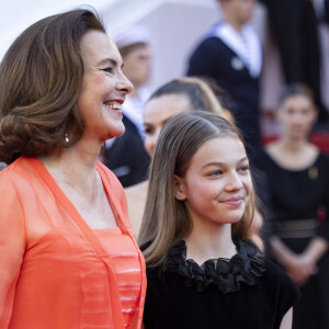 Carole Bouquet et sa petite-fille Darya Rassam - Montée des marches du film " Le comte de Monte-Cristo " lors du 77ème Festival International du Film de Cannes, au Palais des Festivals à Cannes. Le 22 mai 2024 © Olivier Borde / Bestimage 