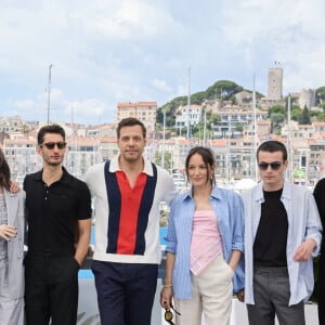 Les co-réalisateurs Matthieu Delaporte et Alexandre de La Patellière, le producteur Dimitri Rassam, Adèle Simphal, Anamaria Vartolomei, Pierre Niney, Laurent Lafitte, Anaïs Demoustier (enceinte), Julien De Saint-Jean et Bastien Bouillon - Photocall du film "Le comte de Monte Cristo" (Hors Compétition) lors du 77ème Festival International du Film de Cannes (14 - 25 mai 2024), le 23 mai 2024. © Moreau / Jacovides / Bestimage 