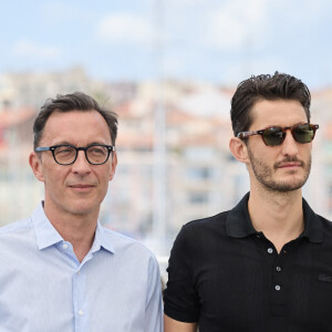 Les co-réalisateurs Matthieu Delaporte et Alexandre de La Patellière, Pierre Niney, le producteur Dimitri Rassam - Photocall du film "Le comte de Monte Cristo" (Hors Compétition) lors du 77ème Festival International du Film de Cannes (14 - 25 mai 2024), le 23 mai 2024. © Moreau / Jacovides / Bestimage 