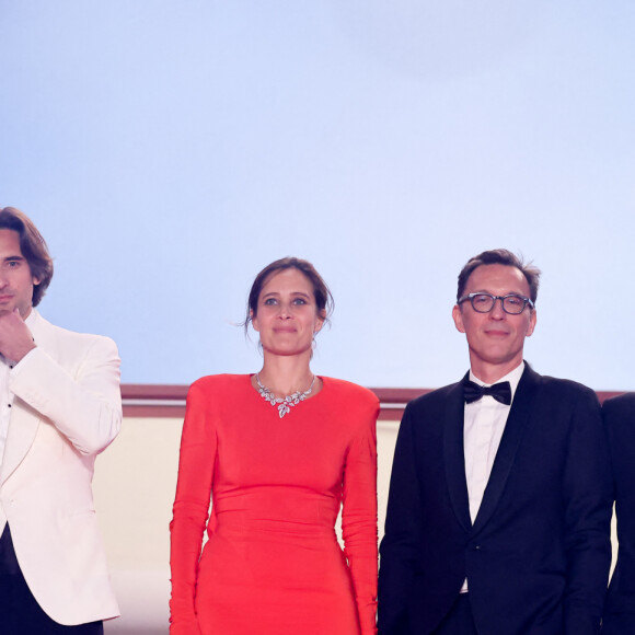 Laurent Lafitte, Dimitri Rassam, Julie De Bona, Alexandre de La Patellière, Patrick Mille, Pierre Niney - Descente des marches du film " Le comte de Monte-Cristo " lors du 77ème Festival International du Film de Cannes, au Palais des Festivals à Cannes. Le 22 mai 2024 © Jacovides-Moreau / Bestimage 