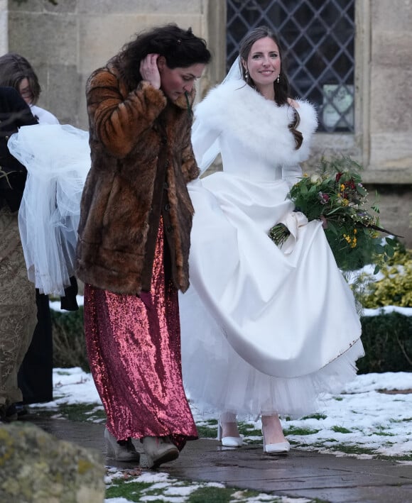 Le prince William, prince de Galles, assiste au mariage de son premier grand amour Rose Farquhar avec George Gemmell à Tetbury dans le Gloucestershire le 18 décembre 2022. 