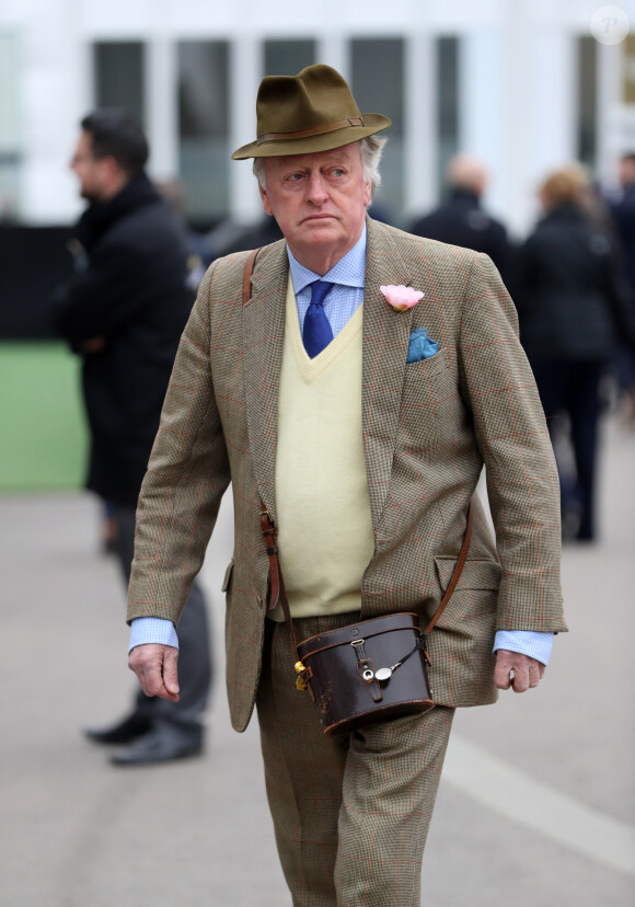 Elle était en revanche accompagnée de son ex-mari Andrew.
Andrew Parker Bowles (ex mari de Camilla) - Personnalités à l'arrivée du festival de Cheltenham le 16 mars 2017. 