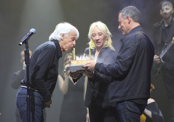 Marc-Olivier Fogiel était présent
Dave, Sylvie Testud et Marc Olivier Fogiel - Dave célèbre son 80ème anniversaire sur la scène de Grand Rex à Paris le 21 mai 2024. Dave a enthousiasmé le public durant plus de deux heures, pour son concert anniversaire. © Coadic Guirec/Bestimage