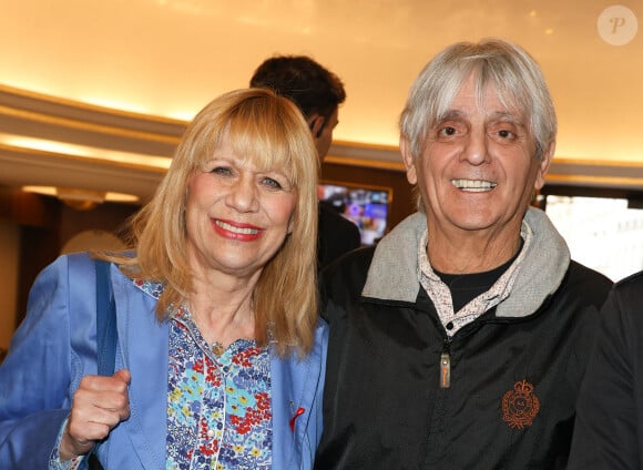 La chanteuse Stone ( Annie Gautrat) et son mari Mario d'Alba - Dave célèbre son 80ème anniversaire sur la scène de Grand Rex à Paris le 21 mai 2024. Dave a enthousiasmé le public durant plus de deux heures, pour son concert anniversaire. © Coadic Guirec/Bestimage