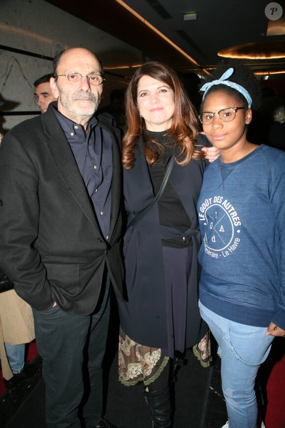 Séparés en 2012, Jean-Pierre Bacri et Agnès Jaoui n'ont jamais eu d'enfants ensemble
 
Exclusif - Jean-Pierre Bacri, Agnès Jaoui et sa fille adoptive brésilienne Lorannie que Jean-Pierre Bacri considère également comme sa fille. Agnès Jaoui a adopté aussi le frère qui se prénomme Loran - Avant-première du film "Place Publique" à Paris, France, le 16 avril 2018. © JLPPA/Bestimage