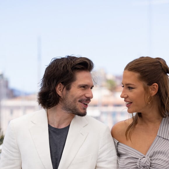 "Je trouve que c'est une actrice et un acteur exceptionnels d'une intensité rare, mais aussi parce qu'ils ont un lien. C'est un alliage formidable"
François Civil, Adèle Exarchopoulos au photocall du film Bac Nord (Hors compétition) lors du 74ème festival international du film de Cannes le 13 juillet 2021 © Borde / Jacovides / Moreau / Bestimage 