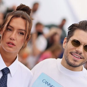 "Je les observais, je trouvais que ça allait faire un grand couple de cinéma. Ça a été clair, ils se sont imposés comme une évidence quoi"
Adèle Exarchopoulos et François Civil - Photocall du film "L'Amour Ouf" (Beating Hearts / Compétition) lors du 77ème Festival International du Film de Cannes (14 - 25 mai 2024), le 24 mai 2024. © Jacovides / Moreau / Bestimage 