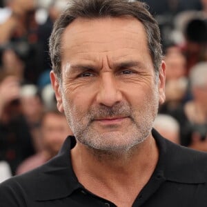 Interrogé à propos de ceux qui incarnent Jackie et Clotaire dans le film, le réalisateur de 51 ans a expliqué son choix concernant les acteurs 
Le réalisateur Gilles Lellouche - Photocall du film "L'Amour Ouf" (Beating Hearts / Compétition) lors du 77ème Festival International du Film de Cannes (14 - 25 mai 2024), le 24 mai 2024. © Jacovides / Moreau / Bestimage 