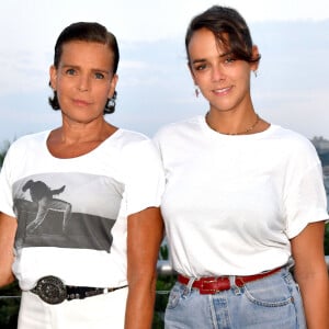 Les deux ex ont récemment été réunis par l'intermédiaire de leur fille, créatrice de mode pour la marque Alter Designs qu'elle a lancée en 2018.
Exclusif - La princesse Stéphanie de Monaco et sa fille Pauline Ducruet durant la traditionnelle soirée d'été de Fight Aids Monaco au Sporting Club de Monaco, le 23 juillet 2022.