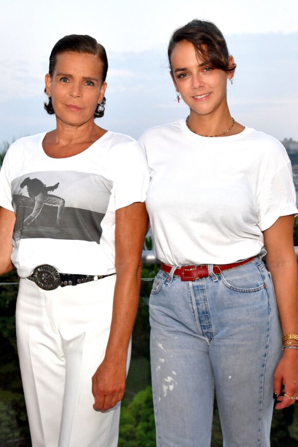 Les deux ex ont récemment été réunis par l'intermédiaire de leur fille, créatrice de mode pour la marque Alter Designs qu'elle a lancée en 2018.
Exclusif - La princesse Stéphanie de Monaco et sa fille Pauline Ducruet durant la traditionnelle soirée d'été de Fight Aids Monaco au Sporting Club de Monaco, le 23 juillet 2022.