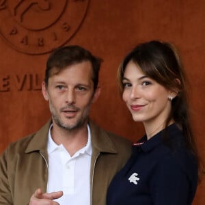 C'est le maire de Ploëmerl, Patrick Le Diffon, qui officiait durant ce mariage civil
Nicolas Duvauchelle et sa compagne Chloé Roy au village lors des Internationaux de France de Tennis de Roland Garros 2022 à Paris, France, le 5 juin 2022. © Dominique Jacovides/Bestimage 