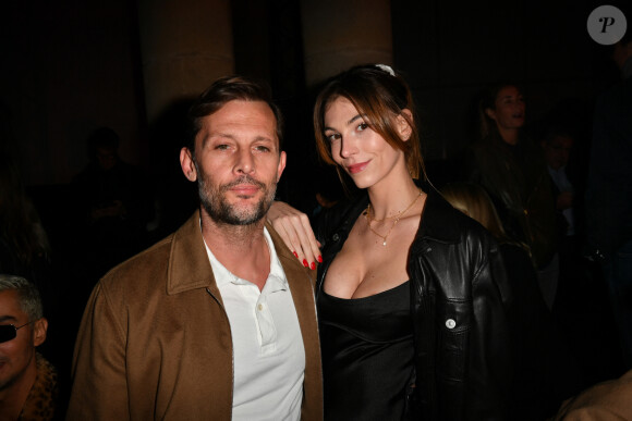 Exclusif - Nicolas Duvauchelle et sa fiancée Chloé Roy - Front row lors du défilé Etam Live Show 2022 dans les jardins des Archives Nationales lors de la fashion week printemps/été 2023 le 27 septembre 2022. © Agence. Bestimage 