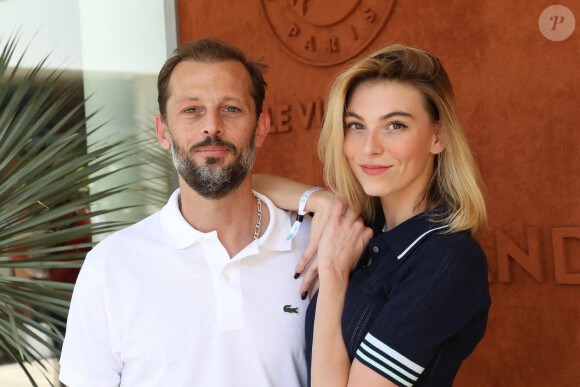 Nicolas Duvauchelle et sa compagne Chloé Roy au village lors des internationaux de France Roland Garros à Paris le 13 juin 2021. © Dominique Jacovides / Bestimage 