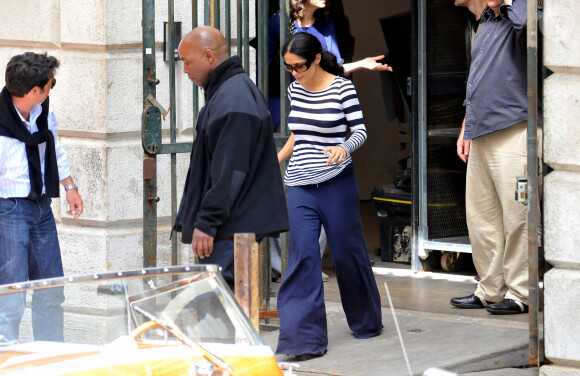 François-Henri Pinault et sa fiancée Salma Hayek, accompagnés de leur fille Valentina Paloma et de quelques membres de la famille Hayek, quittent l'opéra Fenice de Venise, en Italie, le 25 avril 2008, quelques heures avant leur mariage qui aura lieu ce soir au Palazzo Grassi, un palais de marbre blanc construit en 1748-1772, propriété de la famille Pinault depuis 2005. Le Palazzo Grassi revêt une grande importance pour Hayek, car c'est là qu'elle a rencontré François-Henri pour la première fois, lors d'une soirée de gala organisée par ce dernier en 2006. Photo by ABACAPRESS.COM