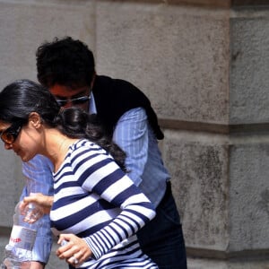 François-Henri Pinault et sa fiancée Salma Hayek, accompagnés de leur fille Valentina Paloma et de quelques membres de la famille Hayek, quittent l'opéra Fenice de Venise, en Italie, le 25 avril 2008, quelques heures avant leur mariage qui aura lieu ce soir au Palazzo Grassi, un palais de marbre blanc construit en 1748-1772, propriété de la famille Pinault depuis 2005. Le Palazzo Grassi revêt une grande importance pour Hayek, car c'est là qu'elle a rencontré François-Henri pour la première fois, lors d'une soirée de gala organisée par ce dernier en 2006. Photo by ABACAPRESS.COM