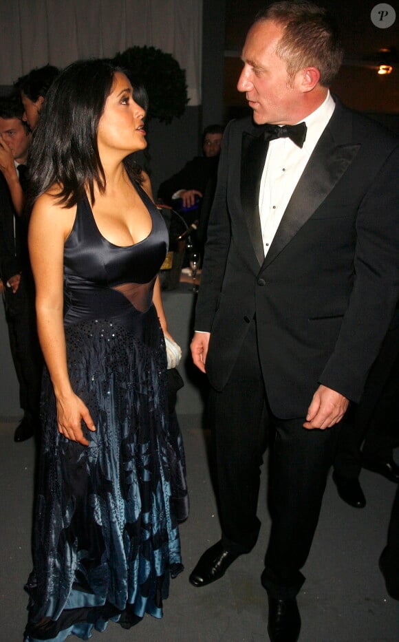 Salma Hayek et François Henri Pinault arrivent au gala d'ouverture du célèbre Palazzo Grassi, acheté et rénové par François Pinault pour abriter sa collection personnelle d'art contemporain, le 29 avril 2006 à Venise. Le Palazzo a été acheté en 2005 par Pinault pour 29 millions d'euros. Sa collection est considérée comme l'une des cinq meilleures collections privées d'art contemporain au monde. Photo par Mehdi Taamallah/ABACAPRESS.COM