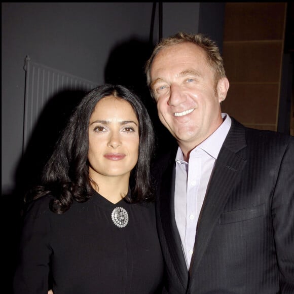 Salma Hayek et François Pinault à Paris en septembre 2009 au défilé Balenciaga. Deux mois avant, la comédienne avait rompu leurs fiançailles.