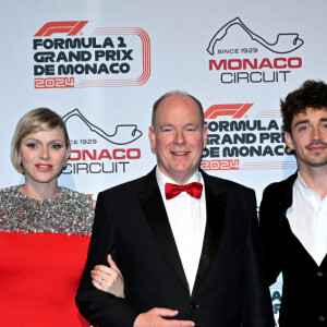 Il était avec sa compagne, Alexandra Saint Mleux, ravissante dans une belle robe noire

Frédéric Vasseur, la princesse Charlène, le prince Albert II de Monaco, Charles Leclerc et Alexandra Saint Mleux durant la soirée de gala du 81ème Grand Prix de Formule 1 de Monaco, salle des Etoiles du Sporting de Monaco, le 26 mai 2024. Cette soirée met à l'honneur le vainqueur du Grand Prix, le monégasque Charles Leclerc. © Bruno Bebert/Bestimage